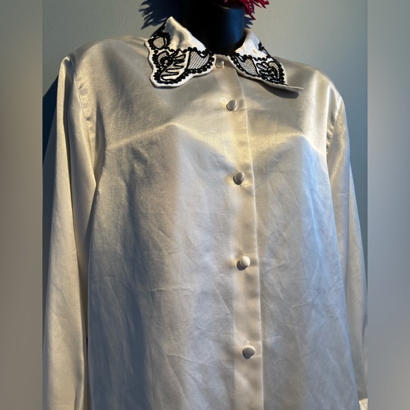 Como Vintage Satin Blouse with Black Embroidery - Picture 7 of 16